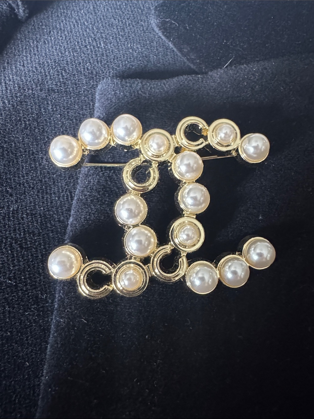 EUC CHANEL Gold and White Pearl CC Brooch - Picture 1 of 6